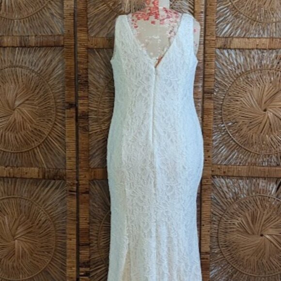DB STUDIO NWT Allover Lace V-Neck Sheath Wedding Dress size 16W - never altered - Picture 8 of 14